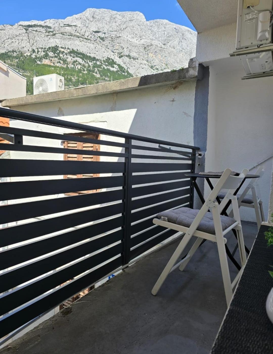 Private Bedroom With Bathroom Baška Voda Exterior foto
